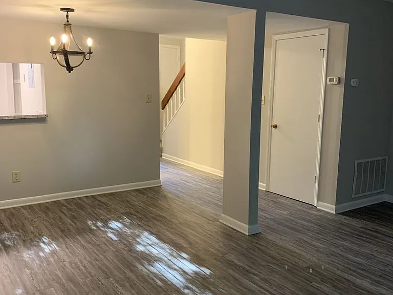 225 Village Ln #D — Photo 7