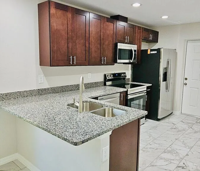 113-115 E Jackson St #113 — Photo 7