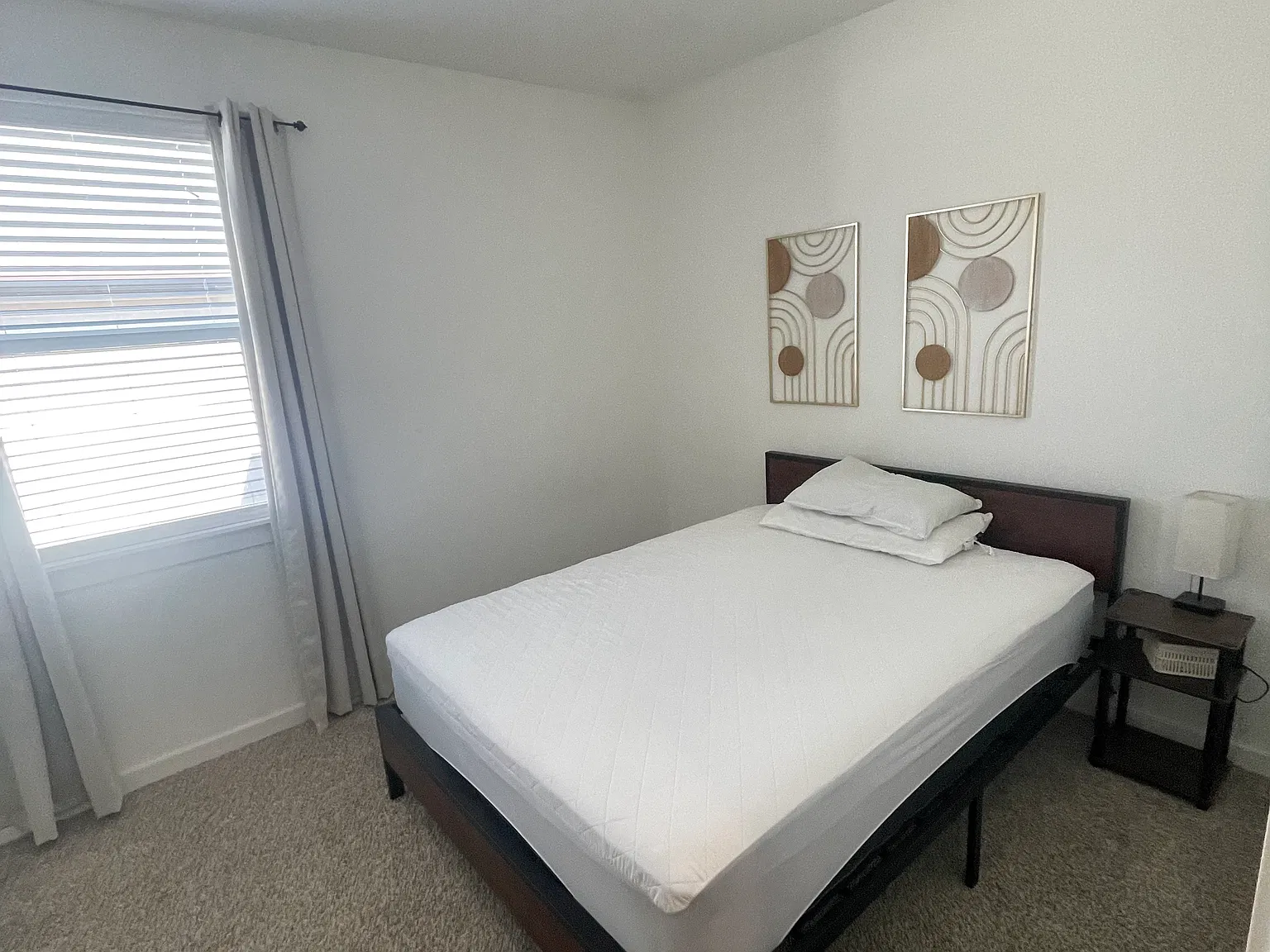 4 bed, 2000 sqft, $1,000 — Photo 1