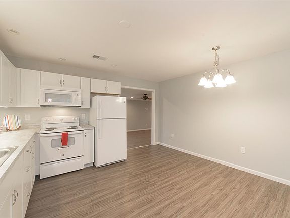 4th image of 572 Parkside Dr