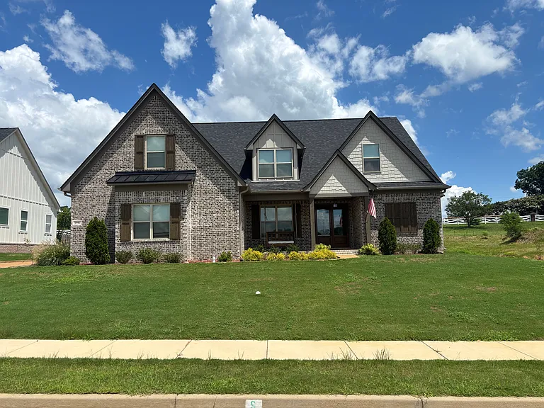 2556 Beauvoir Dr — Photo 1