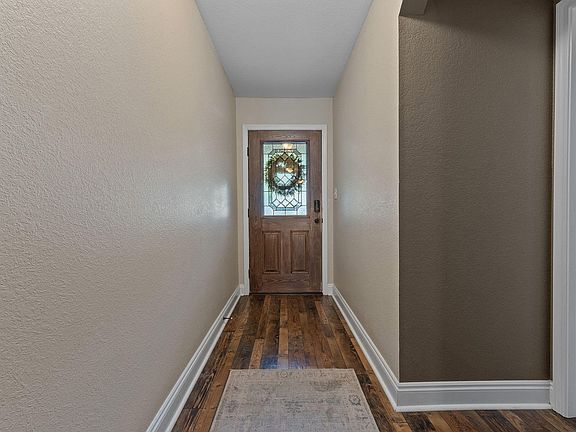 4th image of 8147 Sierra St