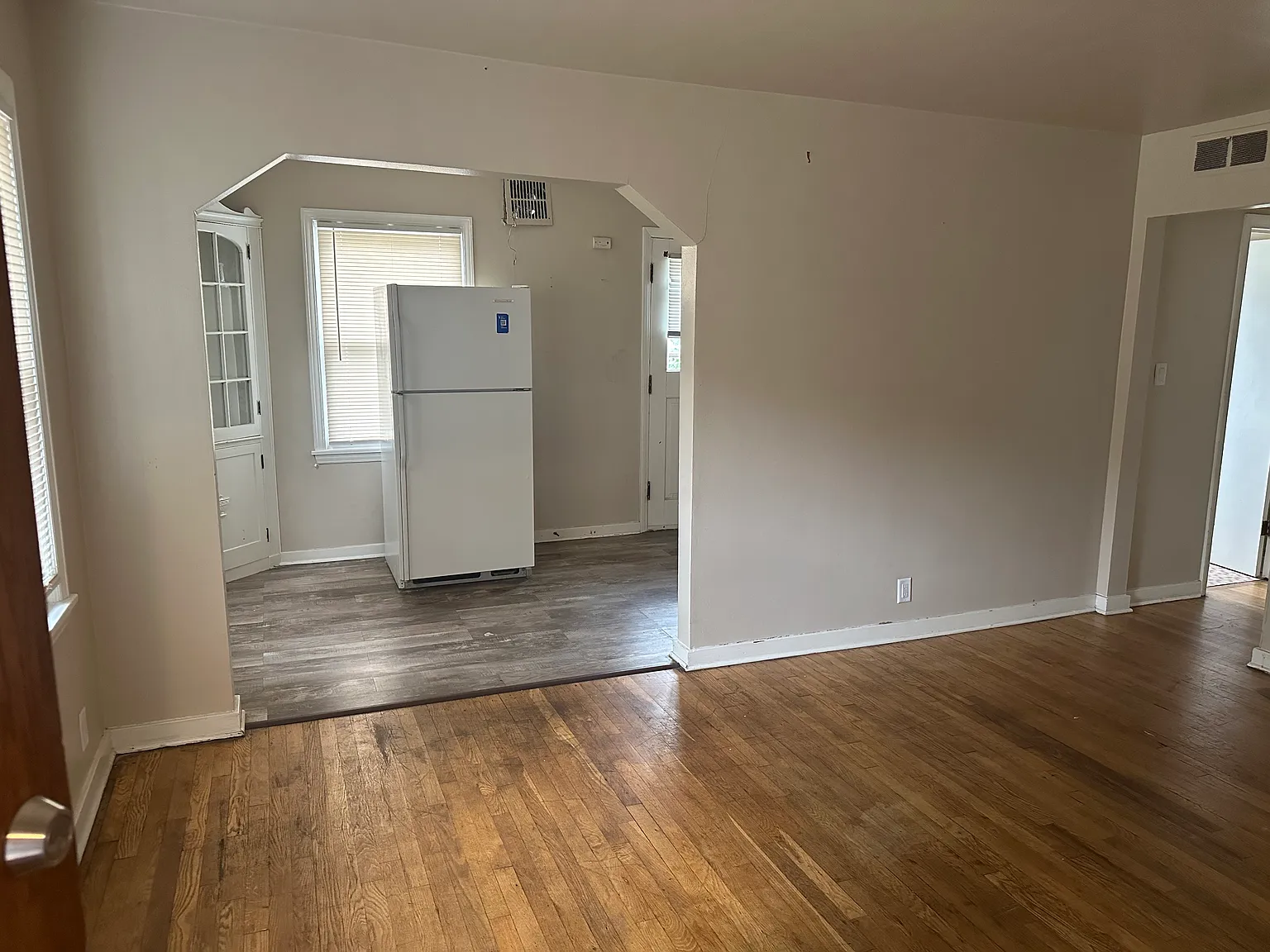 2 bed, 950 sqft, $1,200 — Photo 3