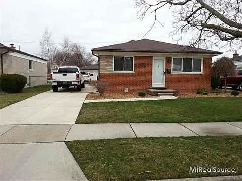 1st image of 22608 Avon St