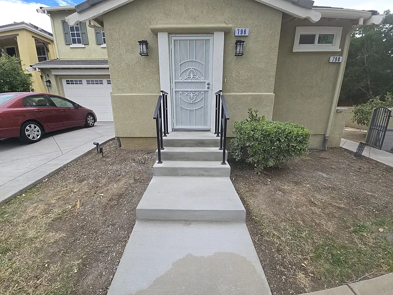 798 S Escuela Dr — Photo 2
