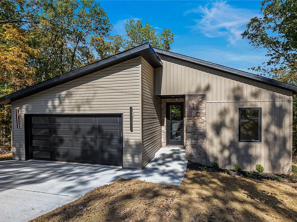 1st image of 19 Crawley Ln