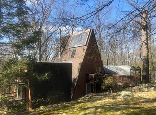 48 Old Coach Rd, Hampden, MA 01036