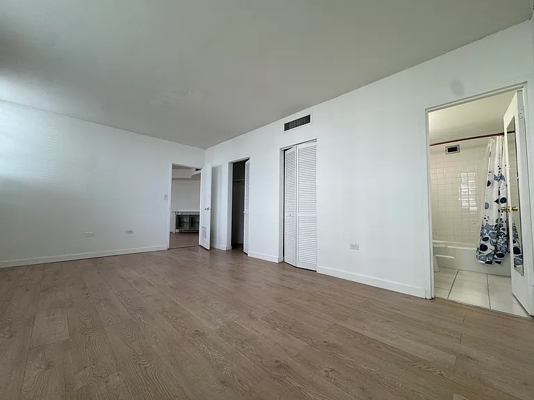 801 Brickell Bay Dr #365 — Photo 37