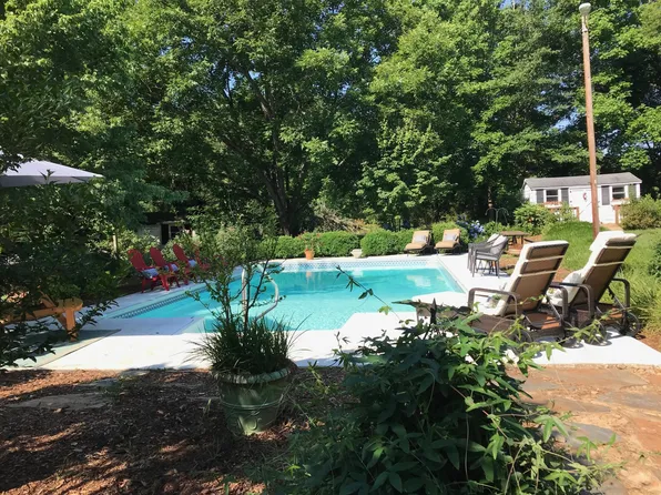 9885 New Cut Rd, Campobello, SC 29322