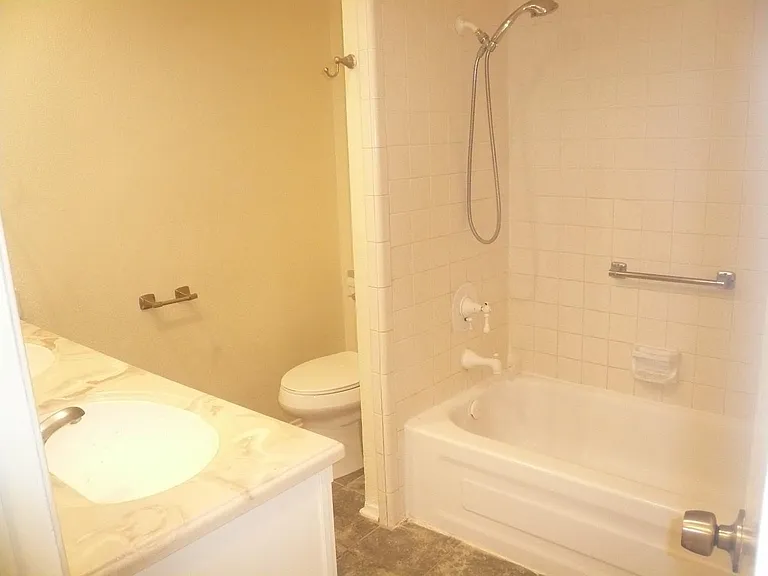 2826 Green Fields Dr — Photo 15