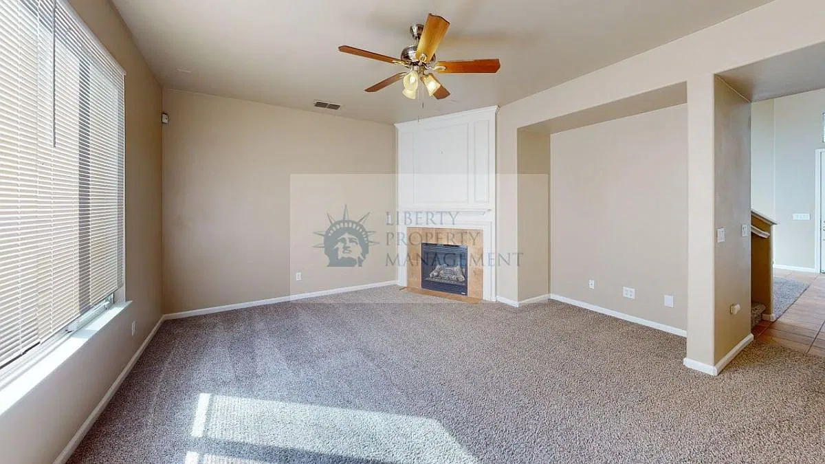 4 bed, 2210 sqft, $2,595 — Photo 4