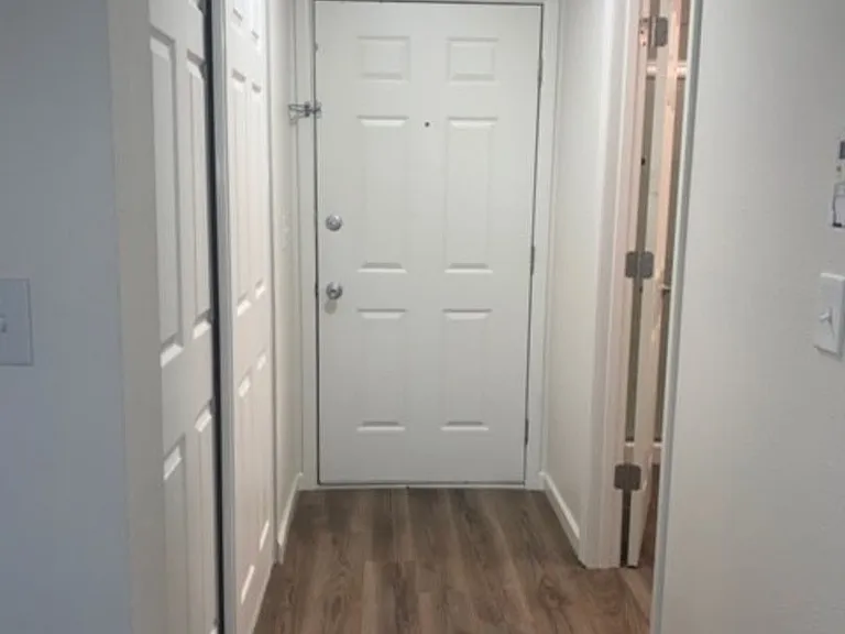 Campus Park Apartments - SAMI Apartments — Photo 7