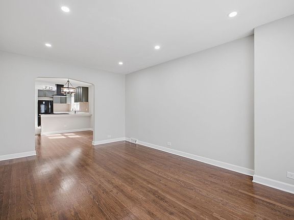 4th image of 4737 S Leamington Ave
