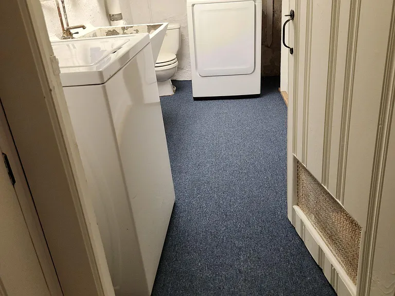 Private laundry with washer/dryer & 1/4 bathj