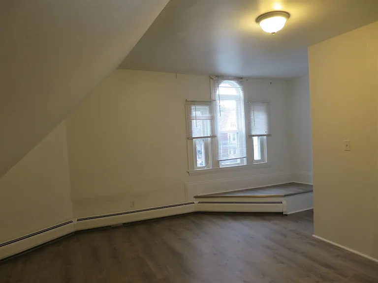 203 Highland Ave — Photo 2