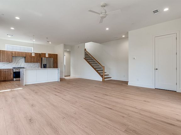 2nd image of 2206 Arroyo Ave #305