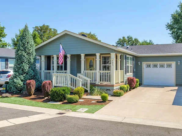 795 Bentley Dr, Grants Pass, OR 97526
