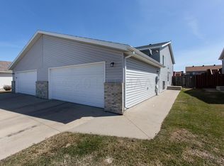 1960 52nd St S, Fargo, ND 58103