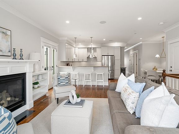 2nd image of 45 Coffey St Unit 1