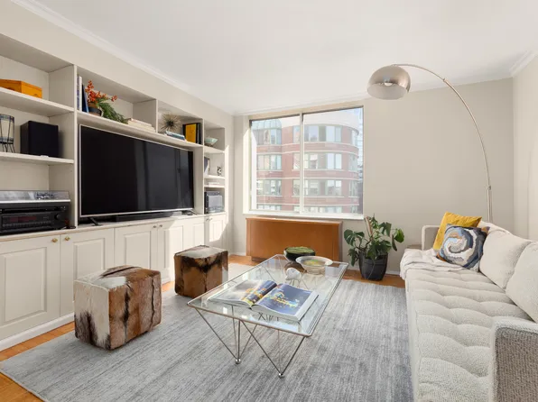 303 Greenwich Street 9D image 3 of 14