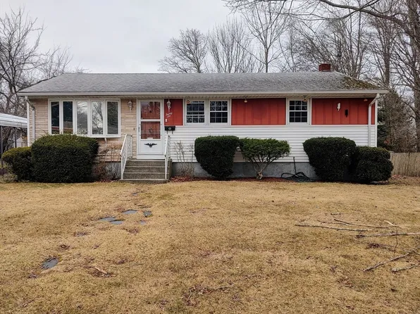 26 Crown Ct, Somerset, MA 02726