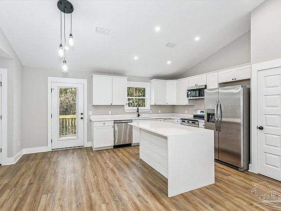 5th image of 478 Ronda St