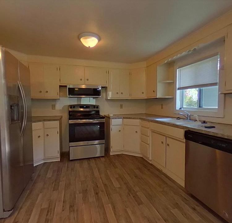 1st image of 407 N Shore Dr APT 1