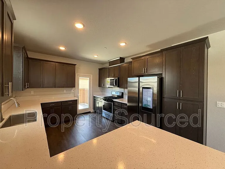 948 Posey St — Photo 13