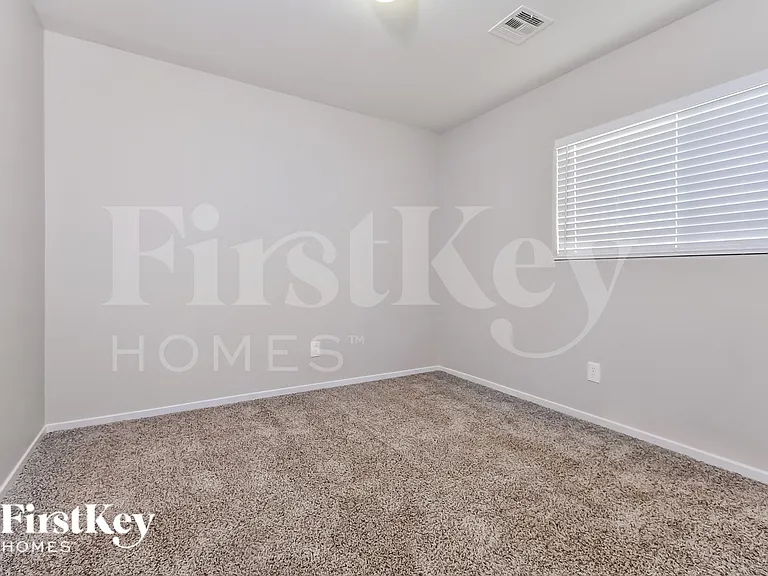452 Redruth Dr — Photo 11