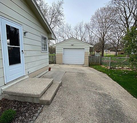 5th image of 1605 W Clinton Ave