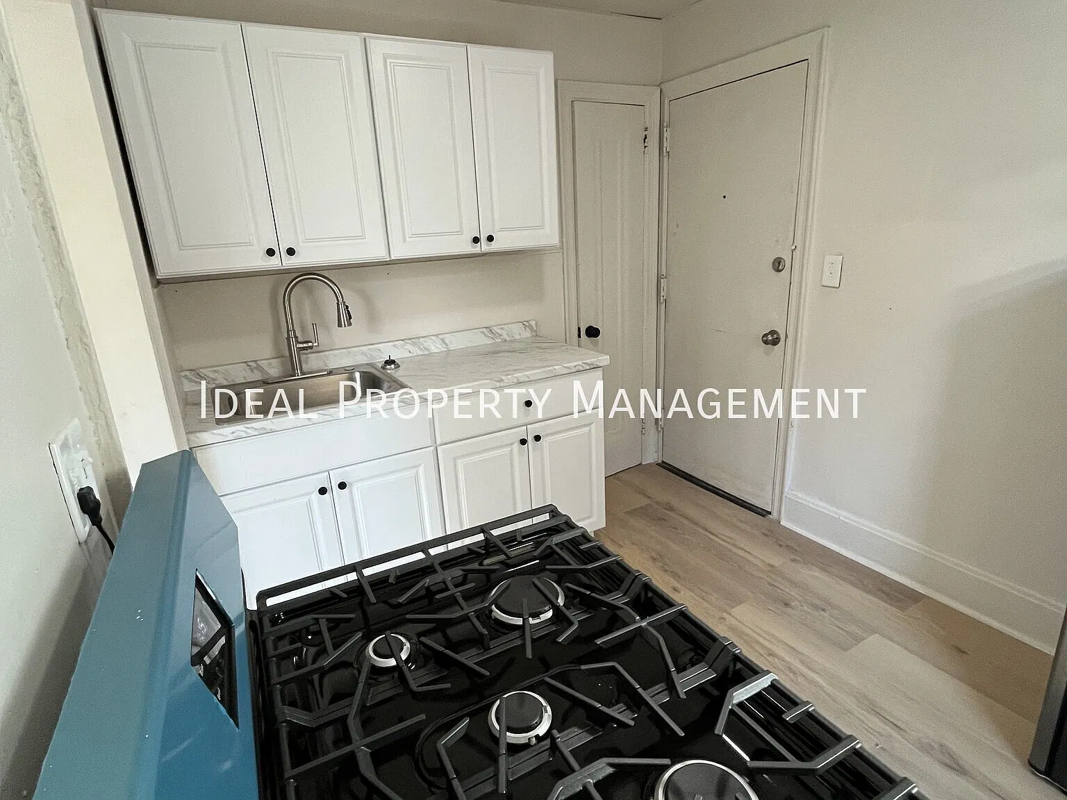 633 Forest Ave — Photo 2