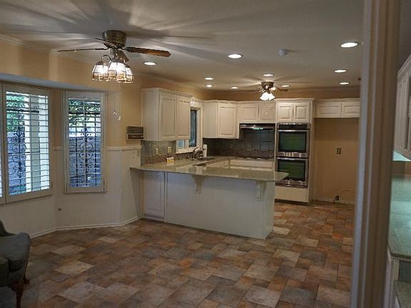 3rd image of 7916 Knoxville Ave