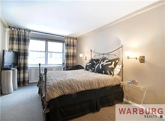Sold by Warburg | media 19