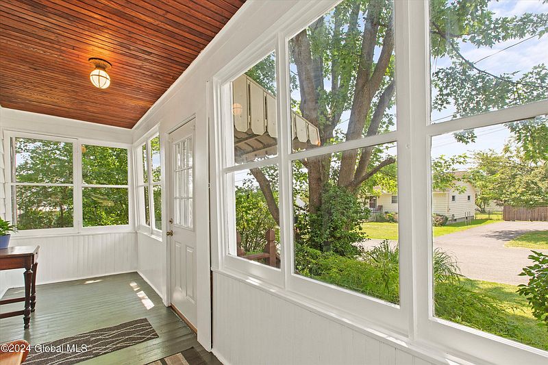 4th image of 1259 Frantzke Avenue