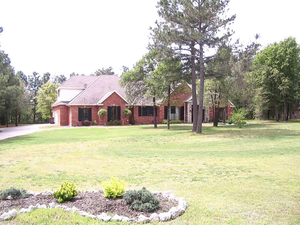 GORGEOUS ONE ACRE CULDESAC LOT