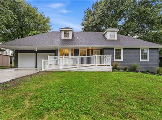 609 SW Elwood Dr, Lees Summit, MO 64081