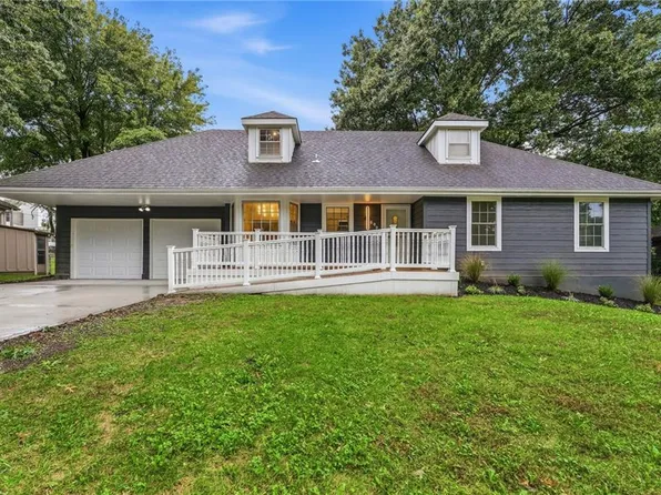 609 SW Elwood Dr, Lees Summit, MO 64081