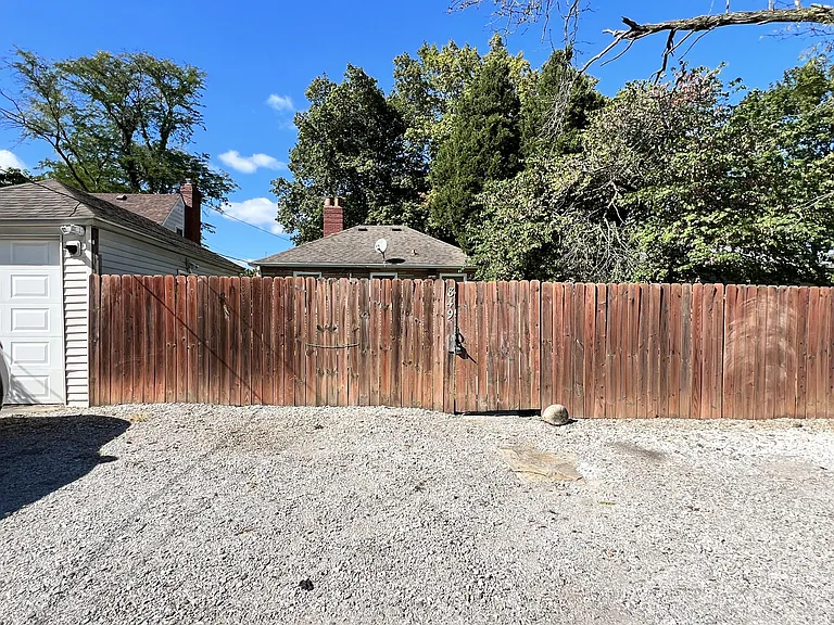 849 Berkley Rd — Photo 20