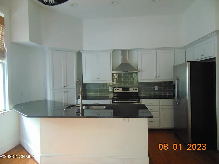 215 Dock St #215 — Photo 4