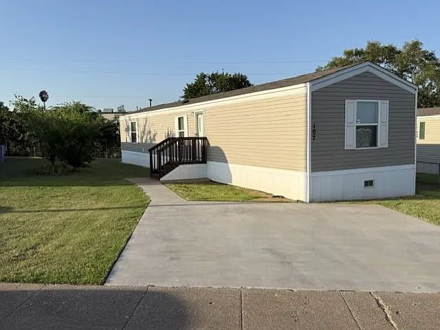 1st image of 107 Becky Dr #107