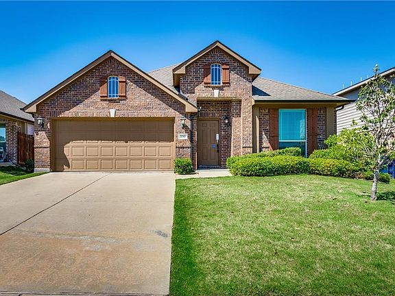 2nd image of 800 Acacia Dr