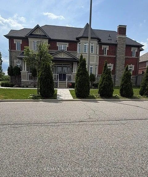 87 Spruce Pine Cres — Photo 1