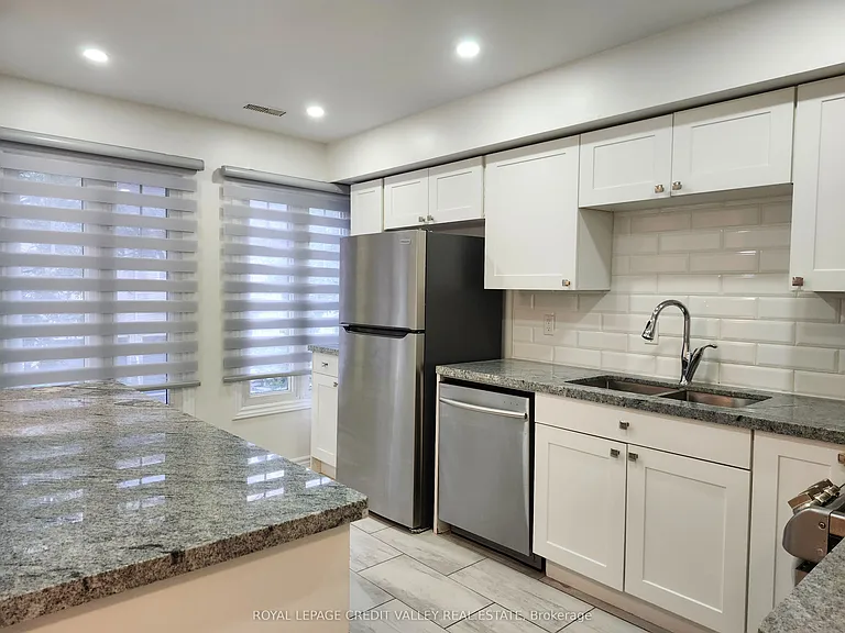 800 Dundas St W #39 — Photo 7