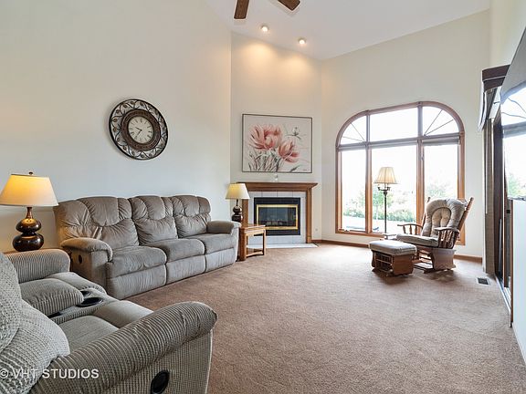 2nd image of 18446 Lakeview Cir W
