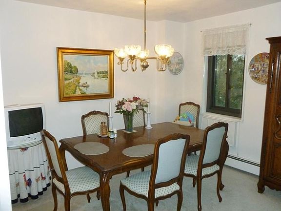 Beautiful and spacious 2 bedroom, 2 bath unit.