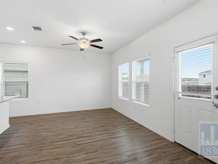 15213 Spruce Frost Cv #A — Photo 8