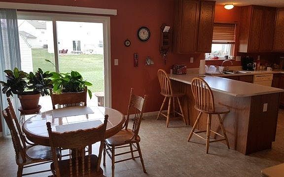 4th image of 296 E Arlington Dr