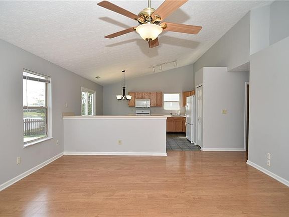 5th image of 10210 Stillwell Dr