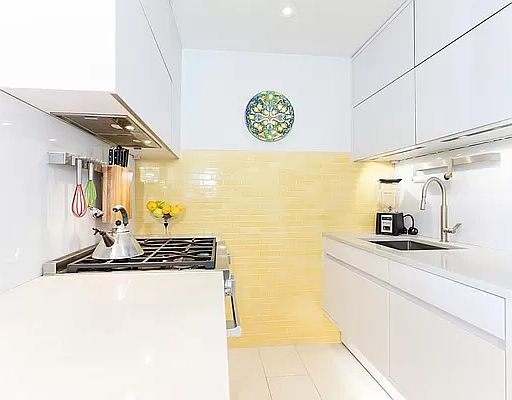 4th image of 160 W 66th St APT 32A