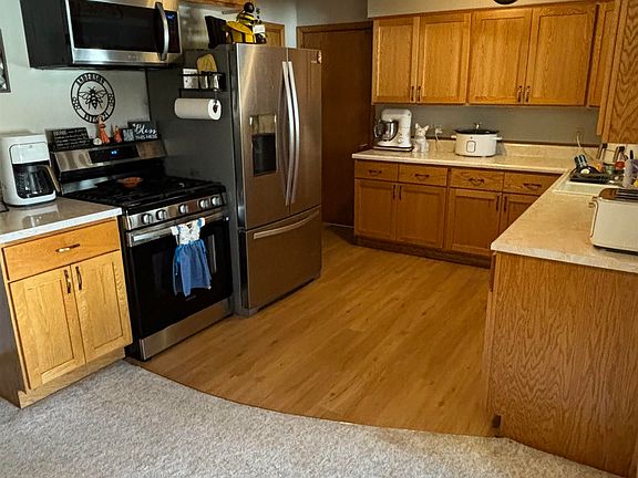3rd image of 211 6th St NE